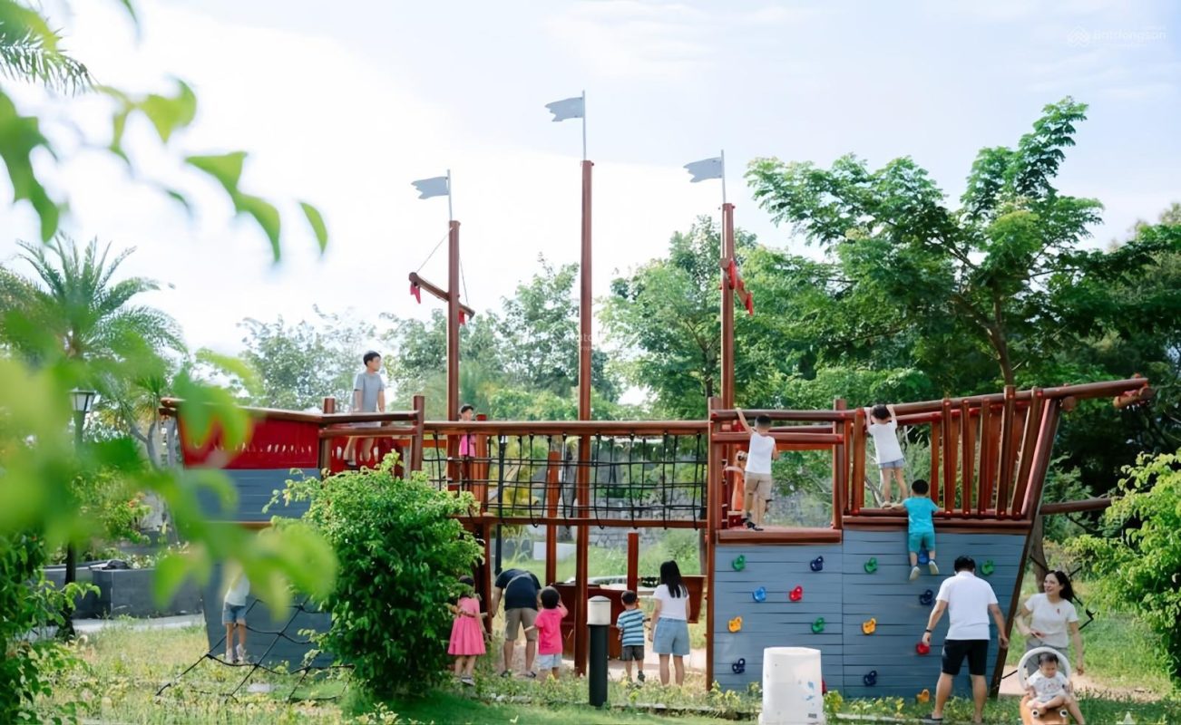 khu-vui-choi-biet-thu-the-light-city-kdl-chi-linh-cua-lap-2